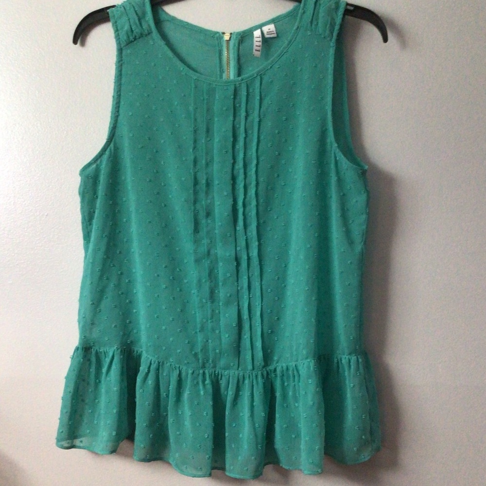 Beautiful sleeveless blouse M